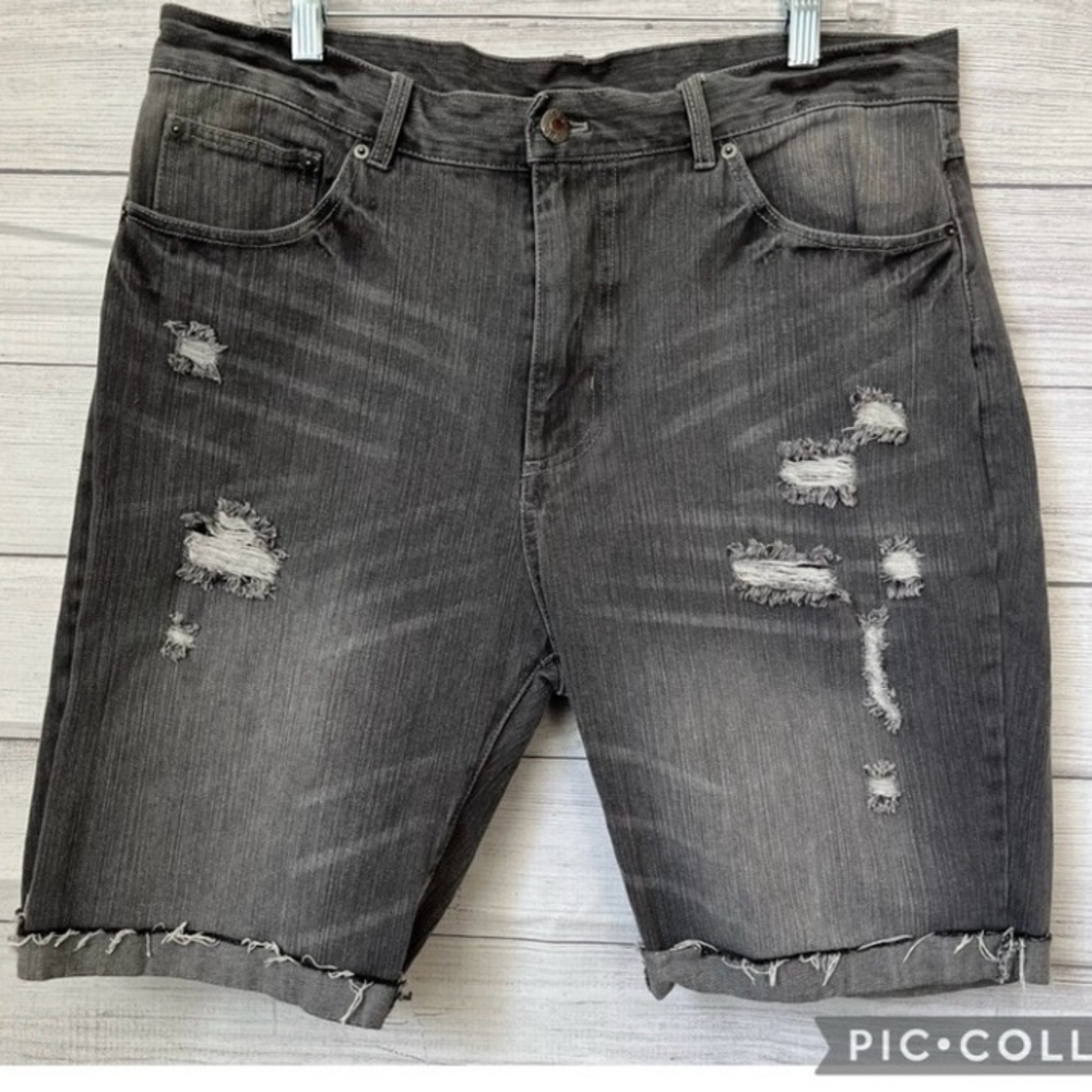 CSG CHAMPS SPORTS MENS DENIM SHORTS BLACK WASH DISTRESSED RIPPED - Picture 2 of 5